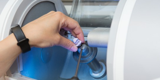 einzelner Keramikzahn